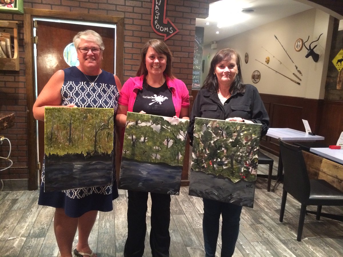 Art_Edvantage's tweet photo. Families that paint together,grow #together 💙🎨our director, her mum &amp; aunt! Happy Family Day 🙌🏼 #family #artists #durhamregion #paint #grow https://t.co/4pLsosDJxM