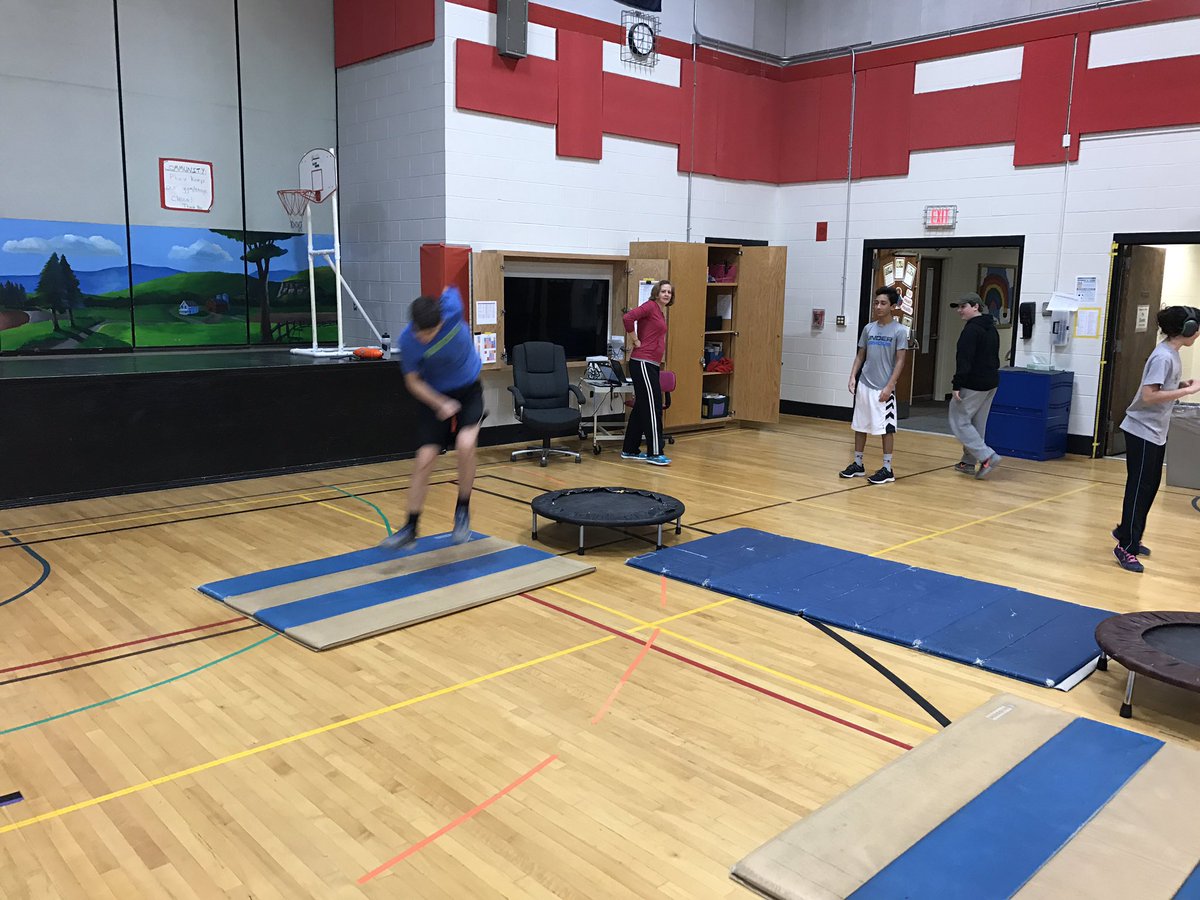 802Raiders's tweet photo. Our 8th graders are having a BLAST this morning in their creative movement unit! #brmspe https://t.co/fjtJX2hDL5