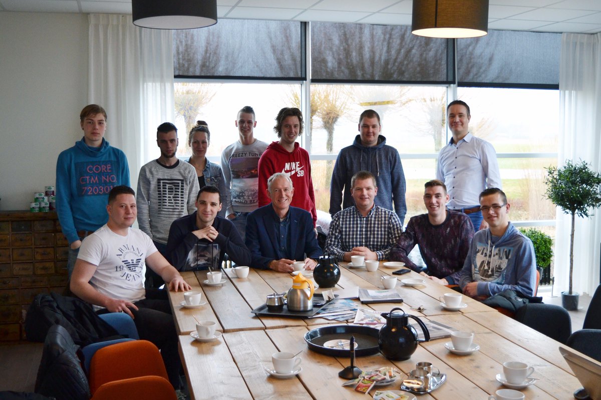 De #schilders van de toekomst! #SchildersCOOL Assen op bezoek om kennis te maken met de producten van #Nelf Meesterlakken! #training