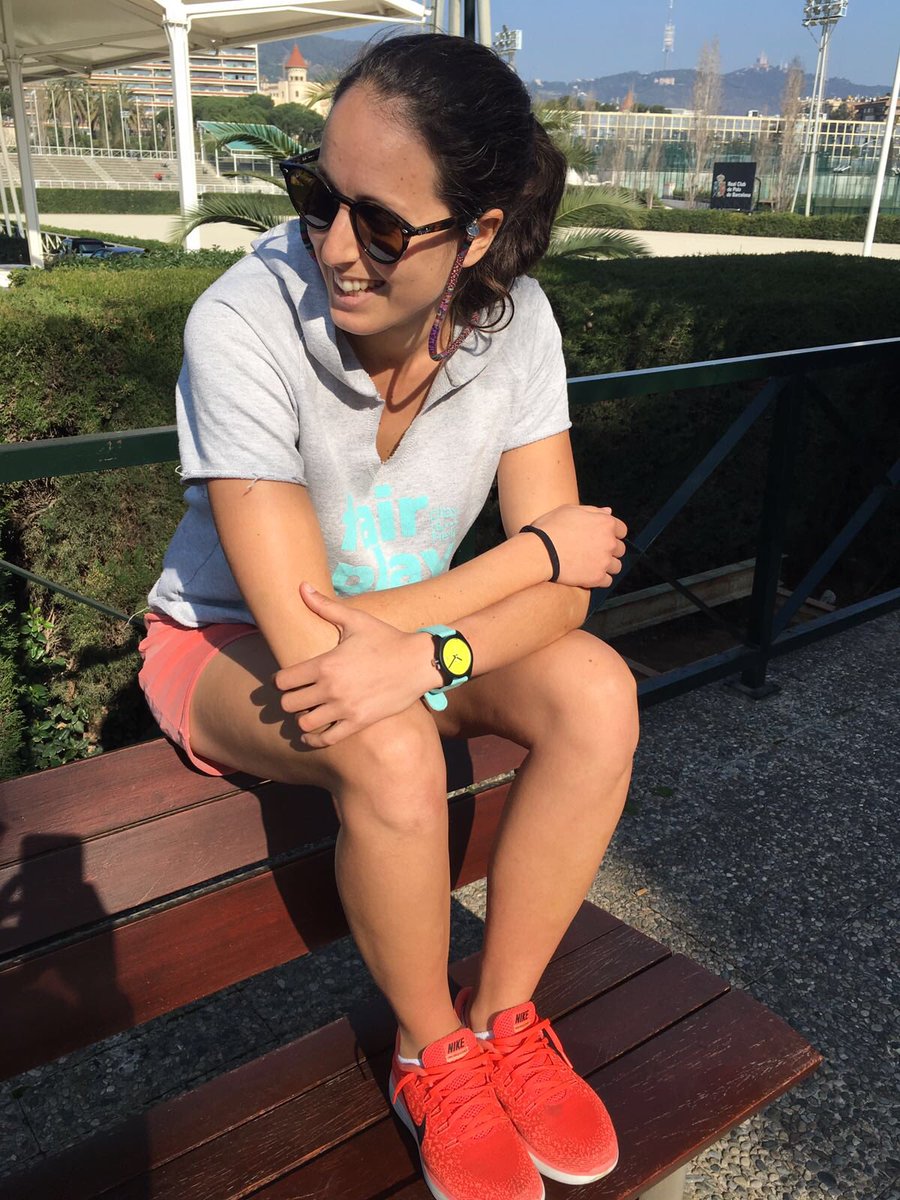 gemmatriay's tweet photo. Hay algo mejor q unos minutos al solecito antes de ir a físico? Entreno del Lunes hecho 😁 #estrenandoreloj Gracias @naaktime me encanta 😍😍 https://t.co/n1zmOxzdxC