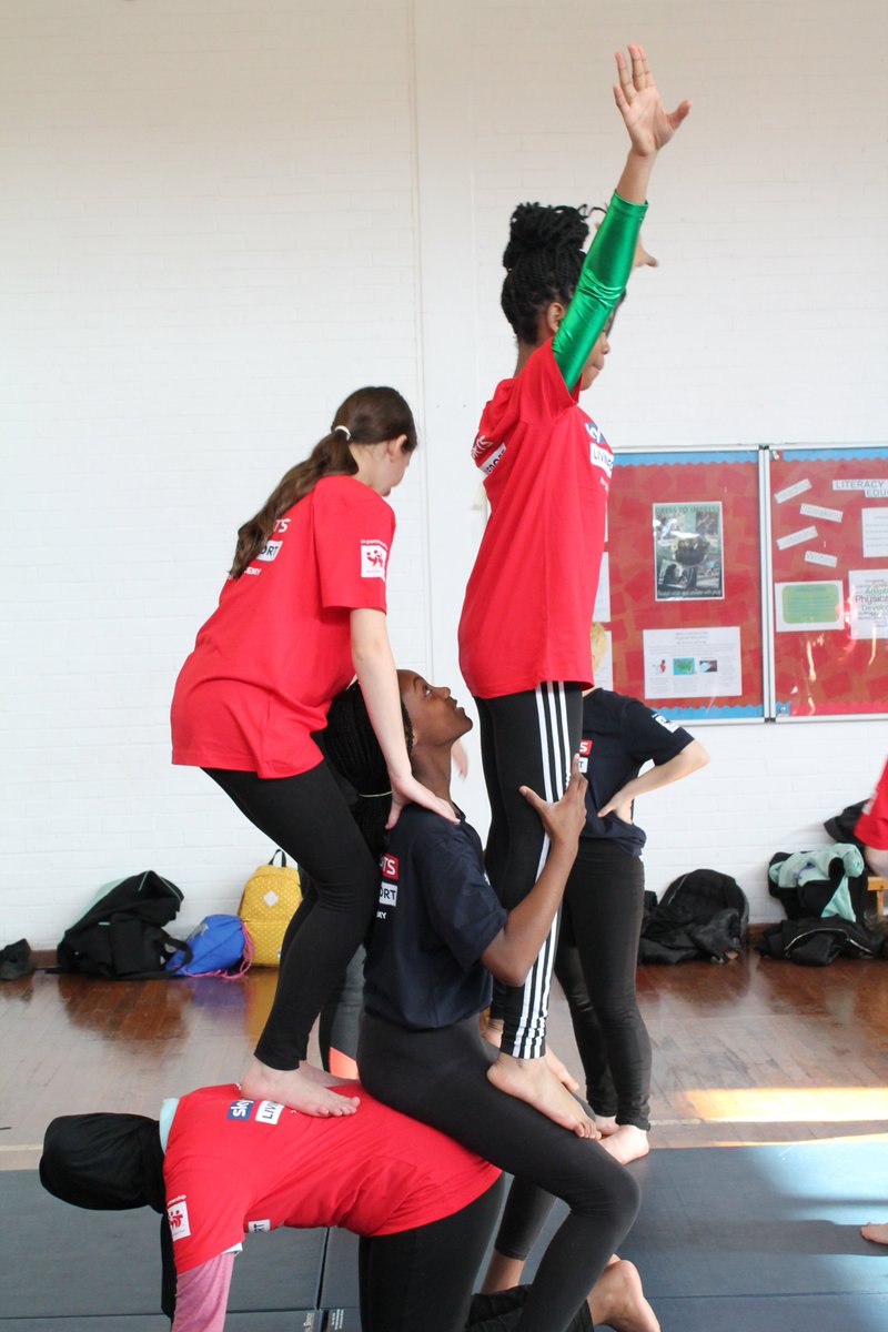 HornseySchool's tweet photo. Thanks to the brilliant @thecathbishop for coming to @hornseyschool to share her skills and talents with our students @SkyAcademy. #inspireπ https://t.co/7snfUuFgbz