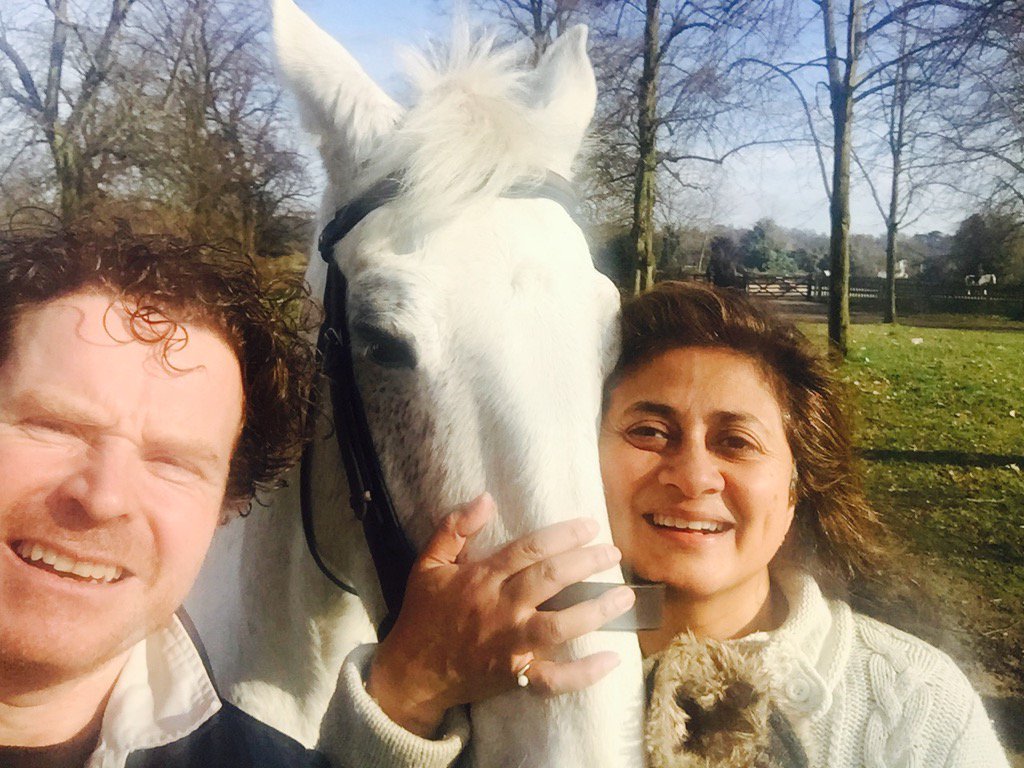 farfromcrowd's tweet photo. What's with the long face?
Post-riding at Ham House #hamhouse #hamhousestables #equinedream #craphorsejokes https://t.co/yAn29Nh91H