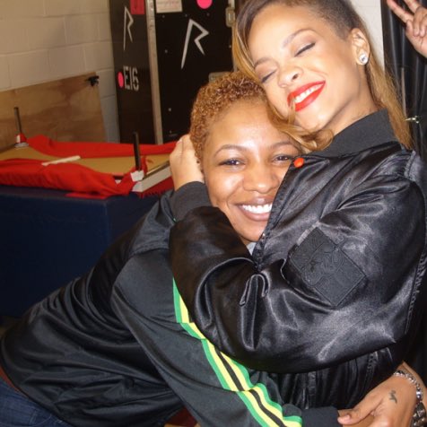 badg4lrihanna tweet picture