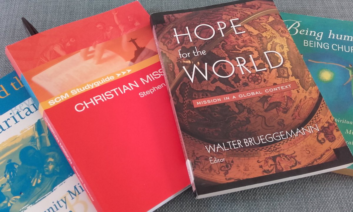 CurateDurrant's tweet photo. Reading, reading & more reading! #EssayDay #BeingACurate #LoomingDeadline https://t.co/b7yaMzcqTr