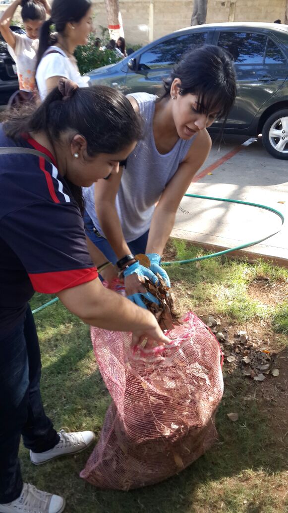 mcboposible's tweet photo. ¡El aporte de todos es importante! Ser solidarios es parte de la #MaracaiboPosible para tener una ciudad limpia para todos. https://t.co/uPuAbAp25B