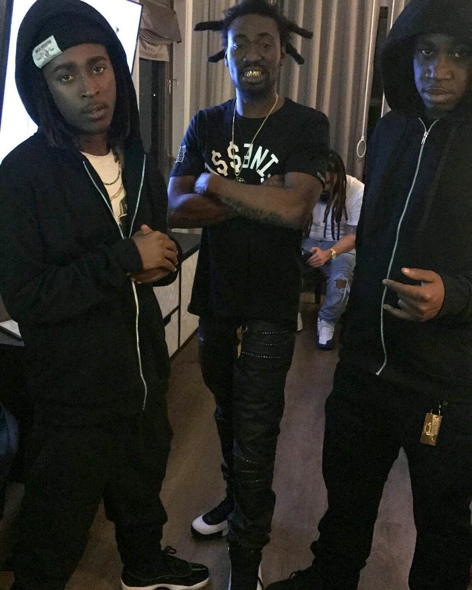 laConnie954's tweet photo. I think I got that woo I think I got that juice 🇭🇹🇭🇹@Roofleess @johnwicks1k #fnfent #snipergang #papigang https://t.co/6hDxGNCgPg