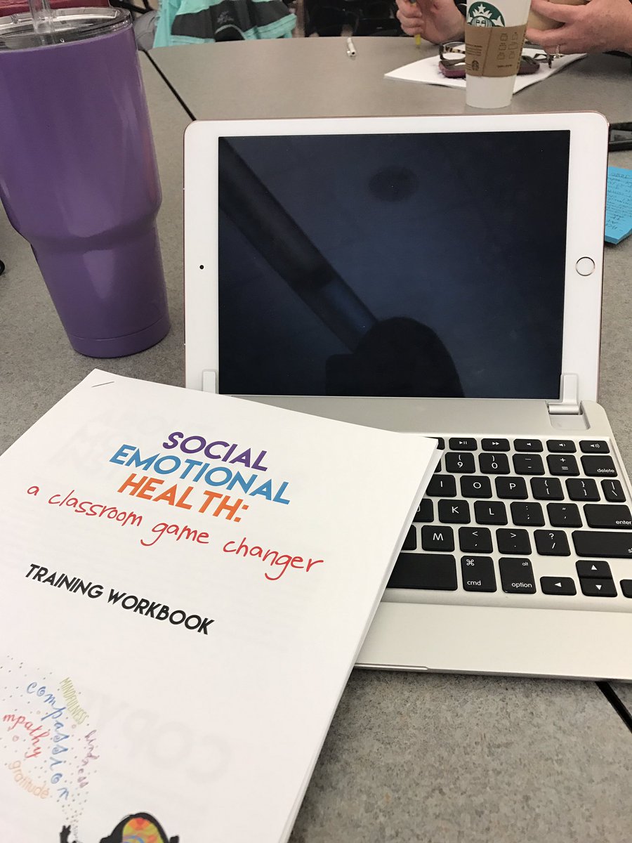 AmyPSmithPK's tweet photo. Getting ready for our professional development day. #settleyourglitter https://t.co/T1IB8eBOD7