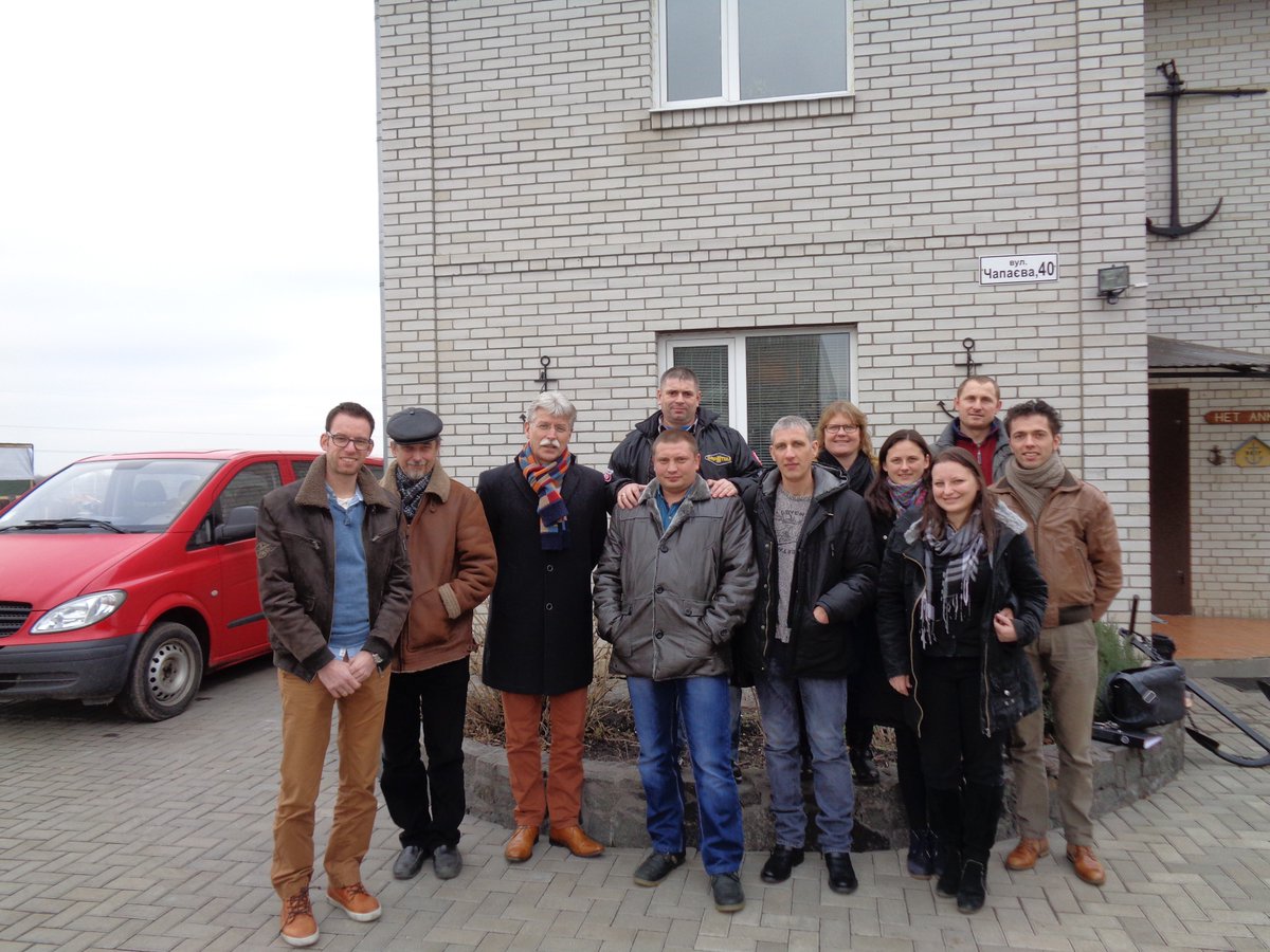 Komoverenhelp's tweet photo. Luister hier het interview terug van onze collega @MargreetvBeest op @EOradio5 over verslavingszorg in #Oekraïne. https://t.co/5eBJSMQal7 https://t.co/YjshmoGqQB