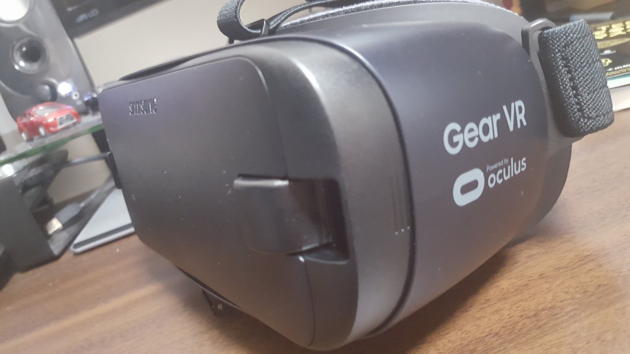 Tmsk Gear Vr一週間使い込んでの感想 没入感 文句無し 光漏れも気にならず気の向くままプレーできる 解像度 心配してたほど粗さは目立たない アプリ まだ日本語対応or日本製のものはほとんど無いが今後に期待 既存のものでも十分 Galaxy