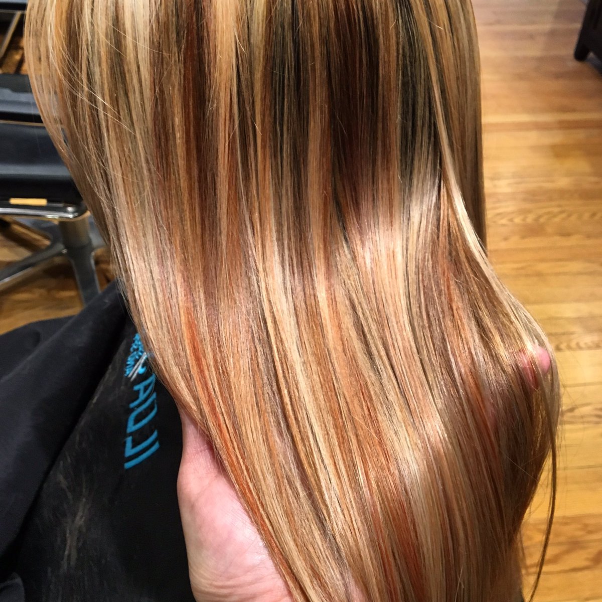 bela126's tweet photo. @WellaEducation #wellasalon #wellalife #kolestonperfect #hairbybellacarvalheiro @KeratinComplex #expressblowout @IldasSalon 🙌🏼💇🏼💁🏻 https://t.co/exWh8KKgm3