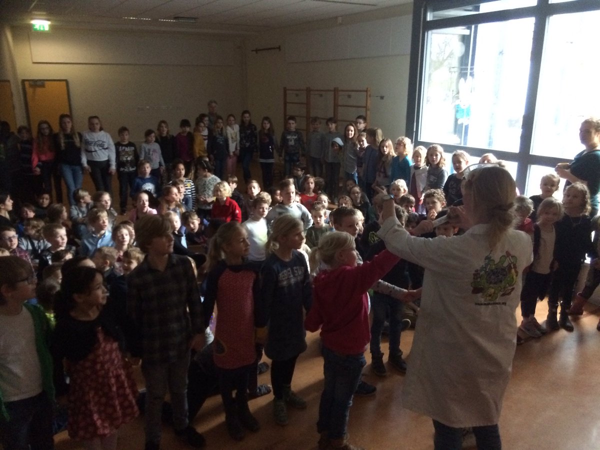 obsdebongerd's tweet photo. Vandaag was mad science weer op de Bongerd! @obsdebongerd #Odijk #Wereldkidz https://t.co/UiH6qS3fZK