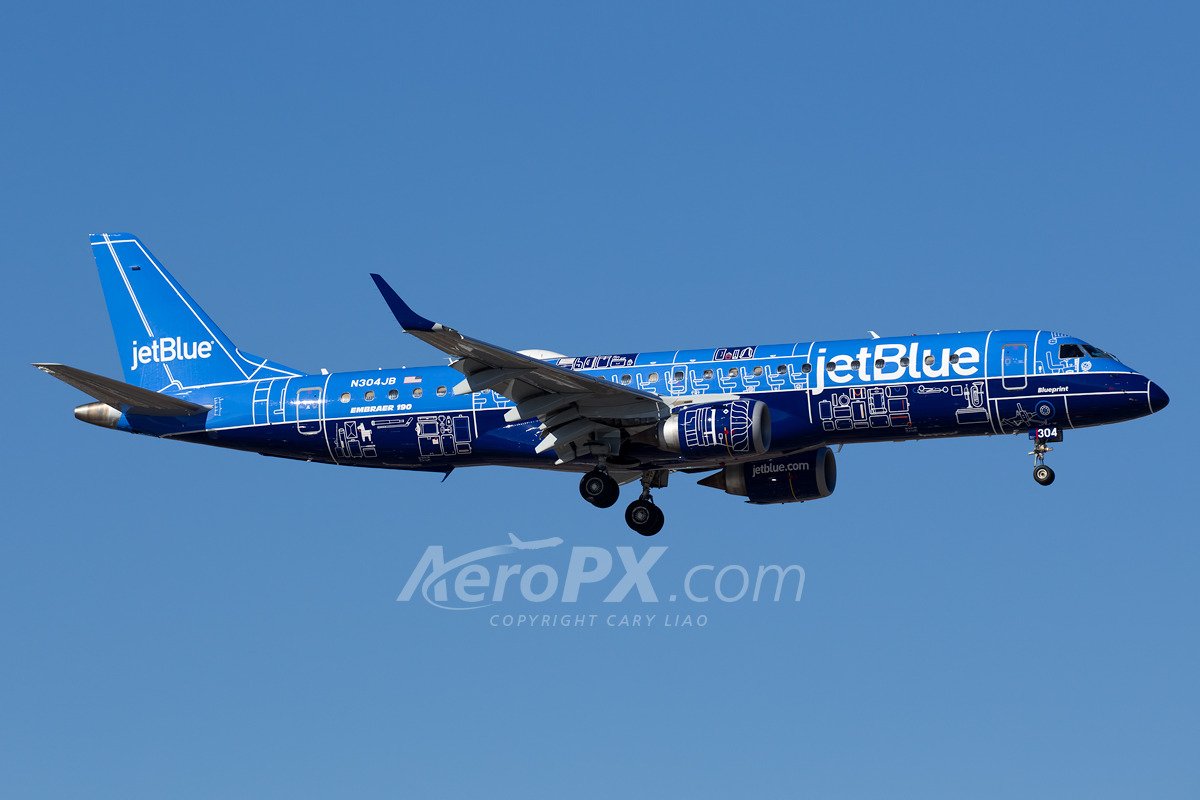 AeroPX's tweet photo. The new @JetBlue special @embraeraeronaut 190, arriving @EWRairport #avgeek #NYCaviation https://t.co/Hgm81kBh7Y