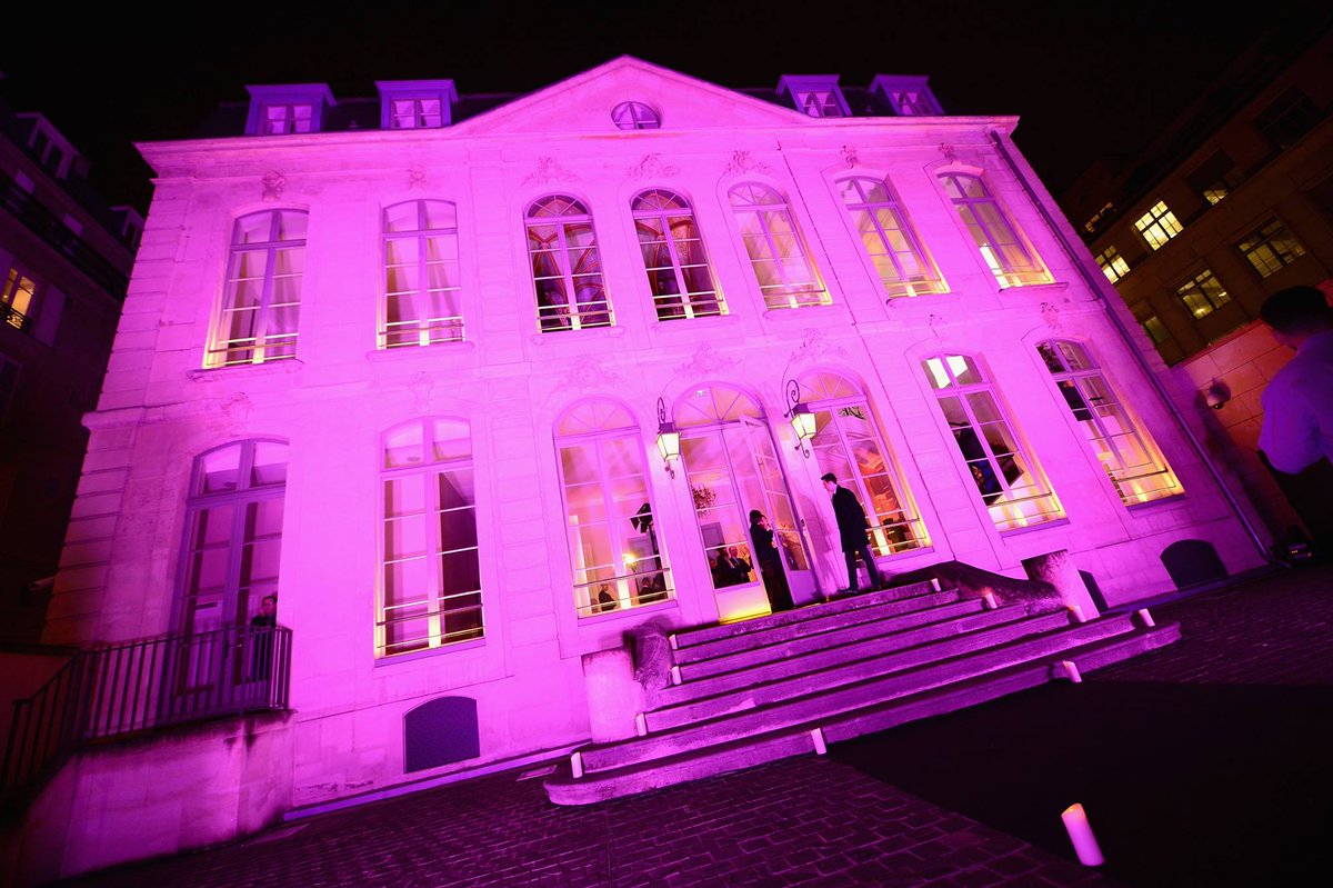 BrunoViala's tweet photo. #ExecutiveEvent Nos équipes collaboraient avec KDC Paris, La Poste et @Balmain pour le lancement de la Heart Stamp Collection 2017 #Création https://t.co/zSdKnc2Ik8