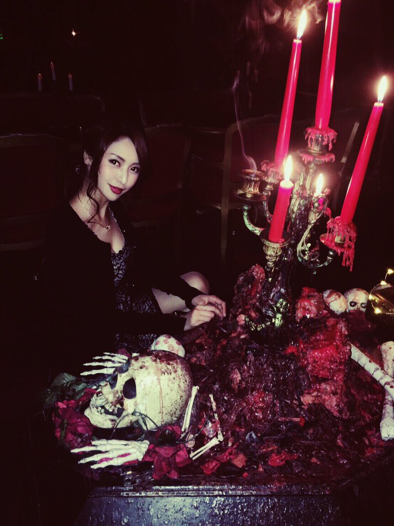 銀座にあるヴァンパイアカフェ💀
めっちゃ笑った楽しかった🔥
ご飯も美味しくてびっくりした、、、
ありがとうございました❤️ https://t.co/Jcx5aJswDc