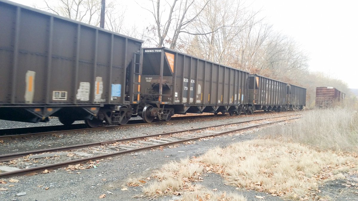trainsinvalley's tweet photo. 3 Things You Need To Know About Open Hoppers
Read:  https://t.co/9WDE5Bdvzr

#trainsinthevalley #trains #hoppers #railfan #facts https://t.co/OKl47Qvexn