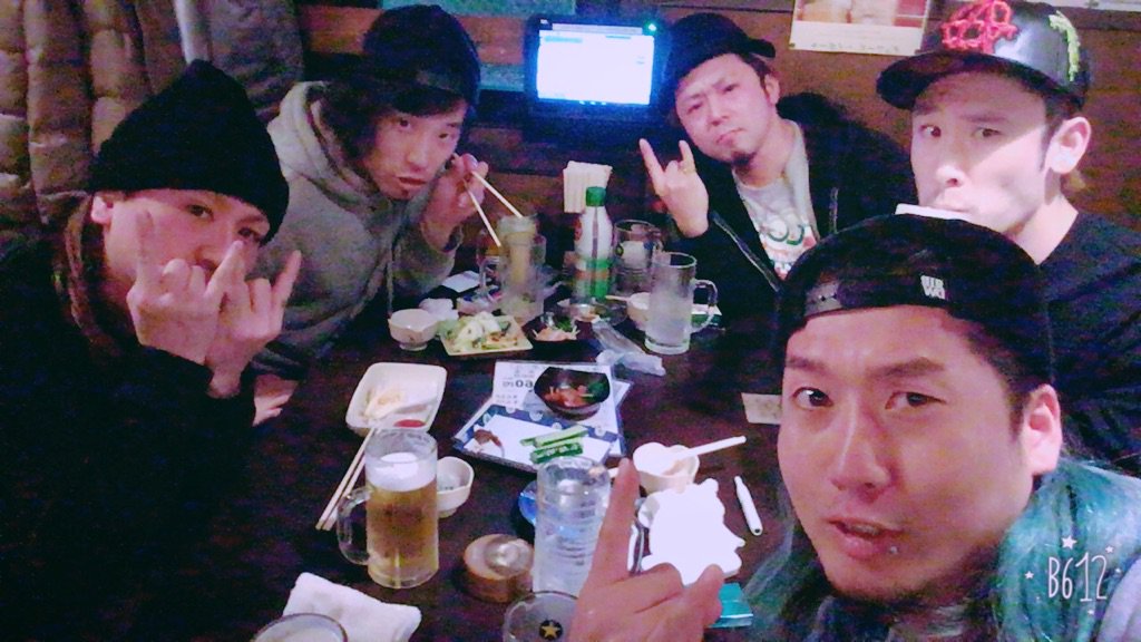 drums_wani's tweet photo. いやぁ〜久々にクッソ笑った🤣
やっぱこのゆるドラ飲み会好き過ぎるわ❤️✨
日頃溜まった鬱憤やストレスが全部飛んでった🕊
また明日から頑張れるわ👍
#トラパ #winnie #スカルヘッズ #ALL_OFF #But_by_Fall #ダイちゃん #シルエット https://t.co/oOQ80yAM7t