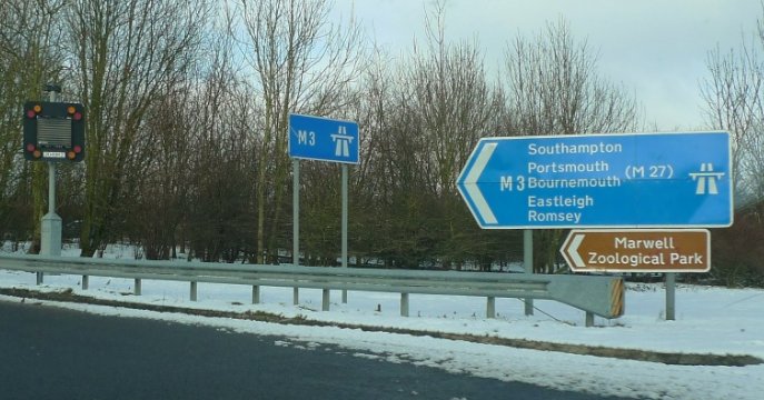 Mewscraft's tweet image. Have you considered how your font choice might impact your #ShopfrontSignage?
ow.ly/OOmU309atTw