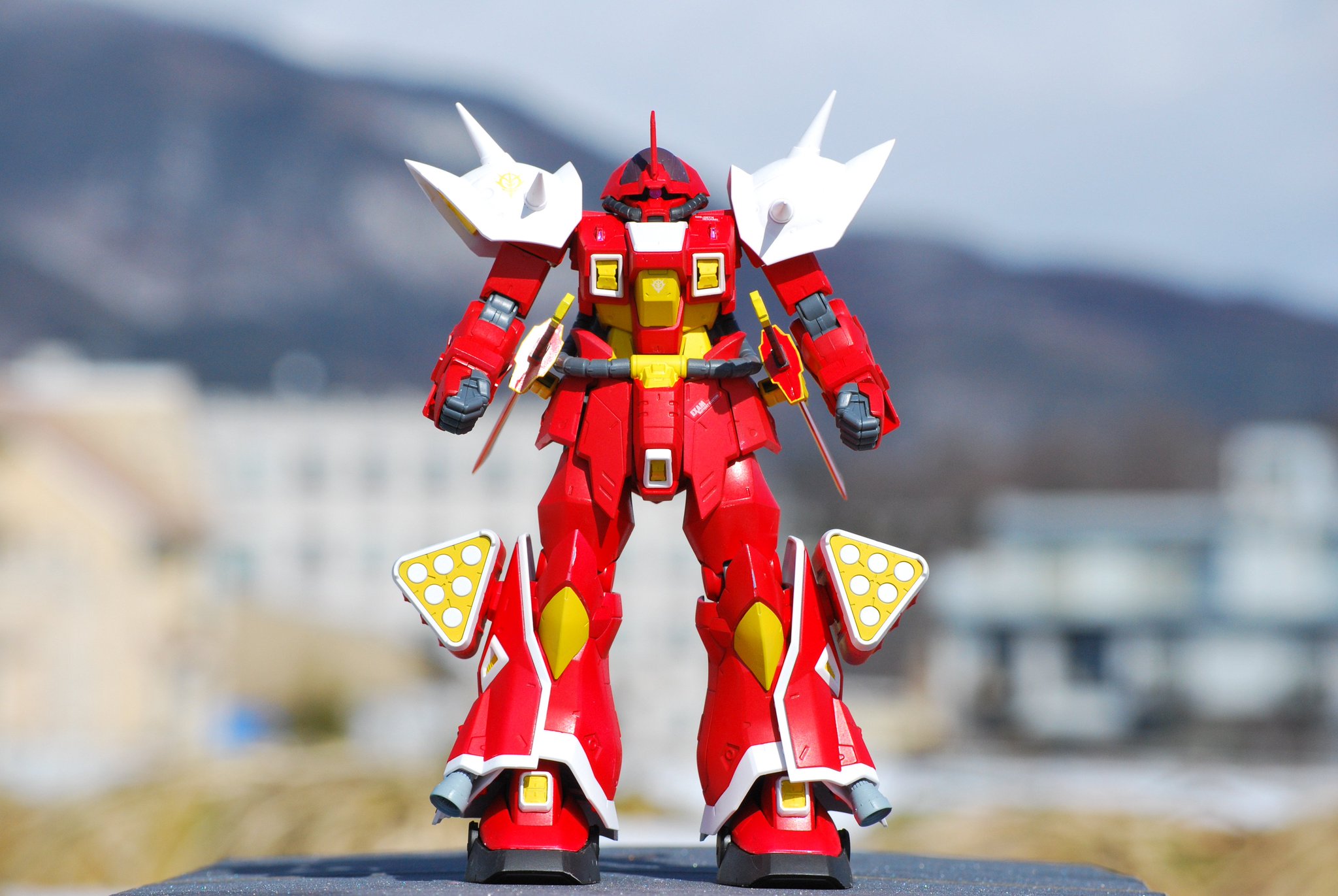 O Xrhsths キリヤ Sto Twitter イフリート改 ガンオン特殊カラーver 通常カラーではなく 特殊カラーでの再現を頼まれました Re1 100のキットだったのでヒートソードが背中に装着されるのですが ゲームやアニメ内仕様がカッコいいとのことでしたので 腰に装着できる