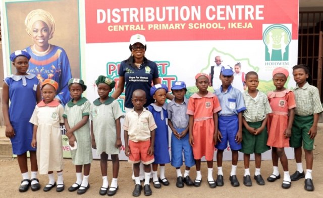 AkinwunmiAmbode's tweet photo. Today, Mrs. Bolanle Ambode commenced the distribution of educational kits to pupils in public primary schools in Lagos. #ItesiwajuEko https://t.co/NdYVfLTpEi