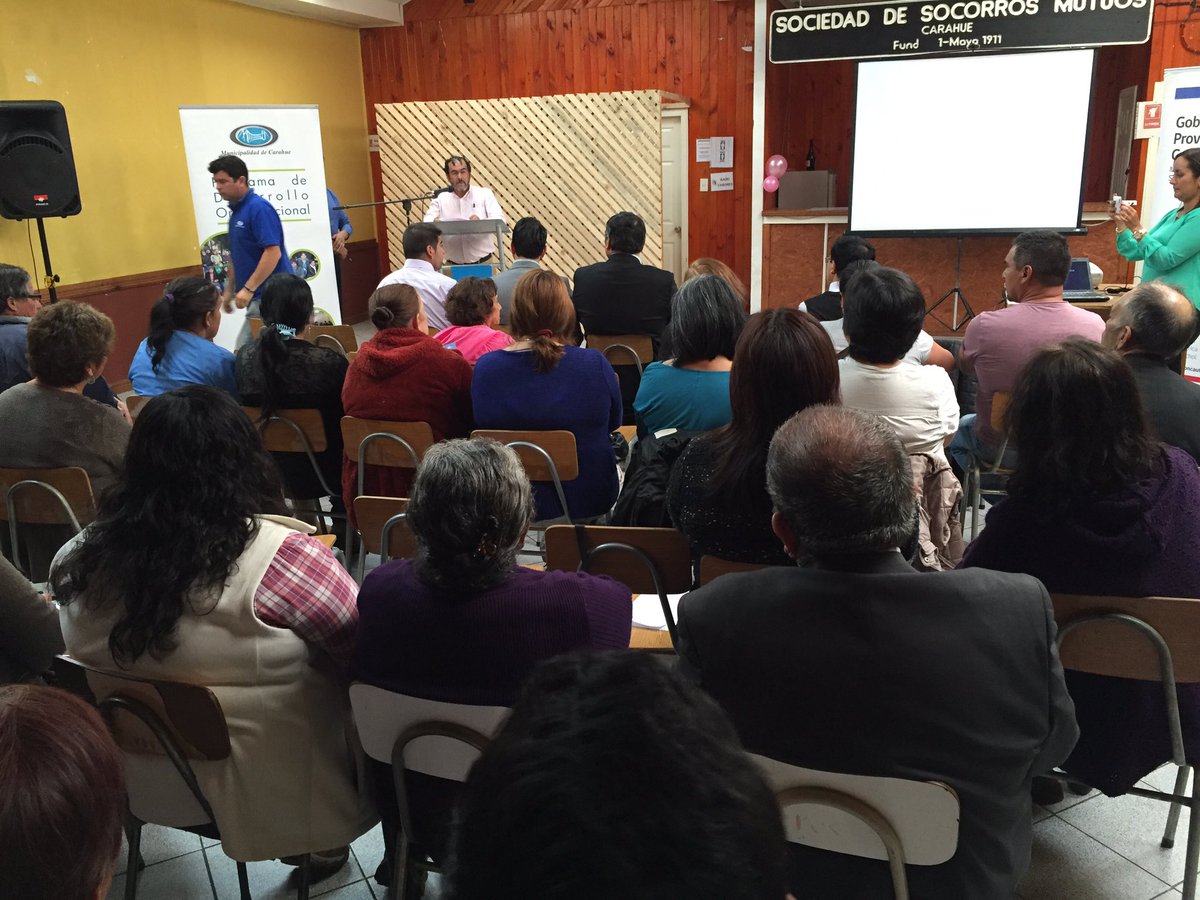 gobercautin's tweet photo. Entrega del Fondo Social Presidente de la República y capacitación para la postulación de organizaciones. #Carahue #FSPR @gobercautin https://t.co/lrYCAorQmV