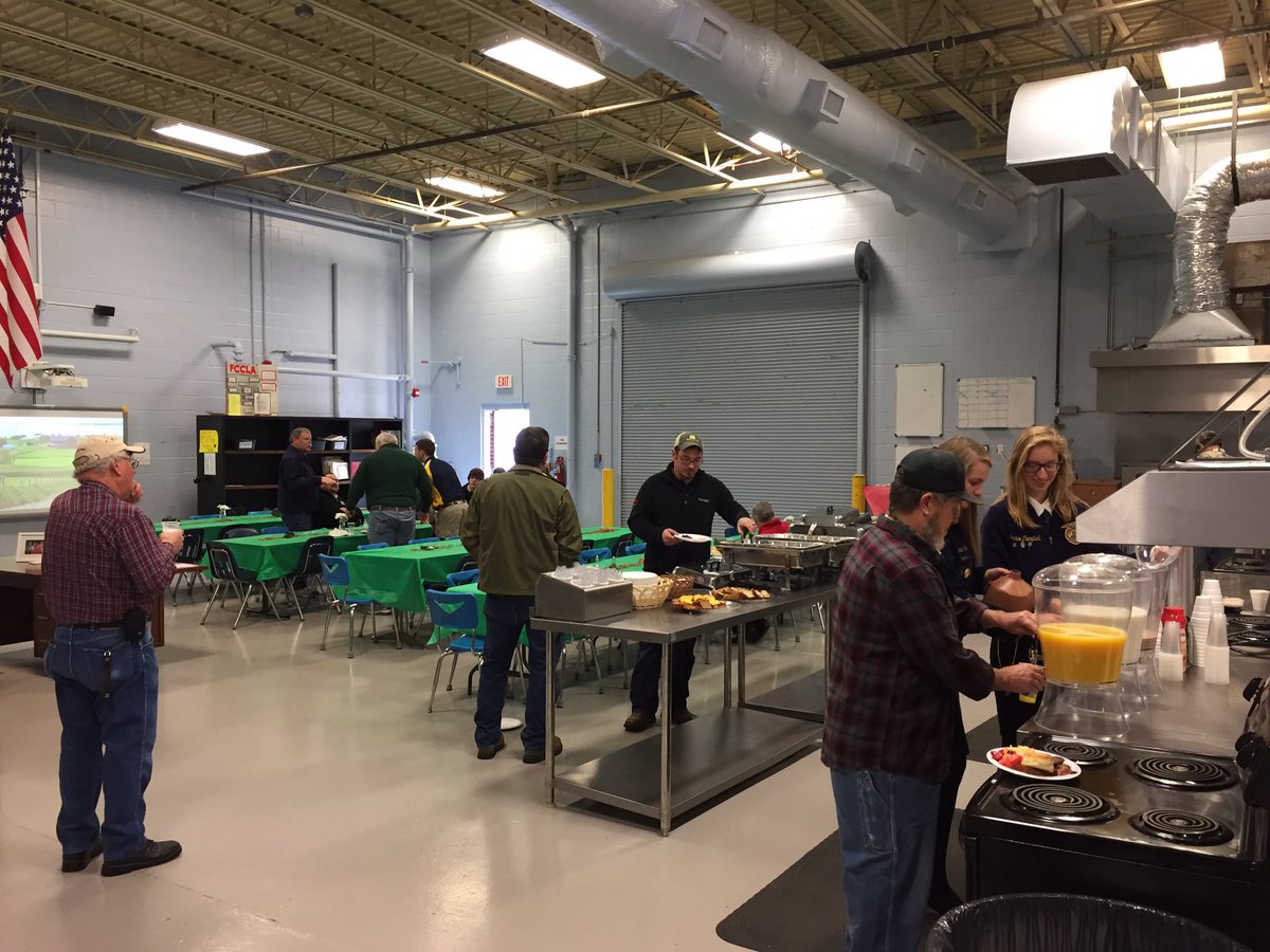 tim_schlosser's tweet photo. FFA Ag appreciation breakfast kicking off FFA week!!! #1FS https://t.co/ZoBcuG7bsF