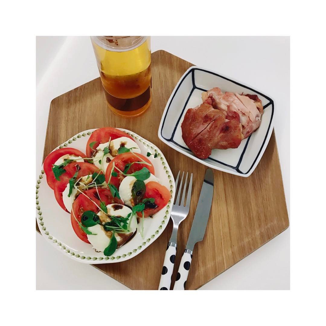 yoongstagrm's tweet photo. [INSTAGRAM] yoona__lim: 오늘의 #쿡스타그램 은 야식 💁🍅🧀🍗🍺
#야식스타그램 
#융스타그램 https://t.co/nFw8cxtyGH #yoongstagram https://t.co/wKhho6HDNF