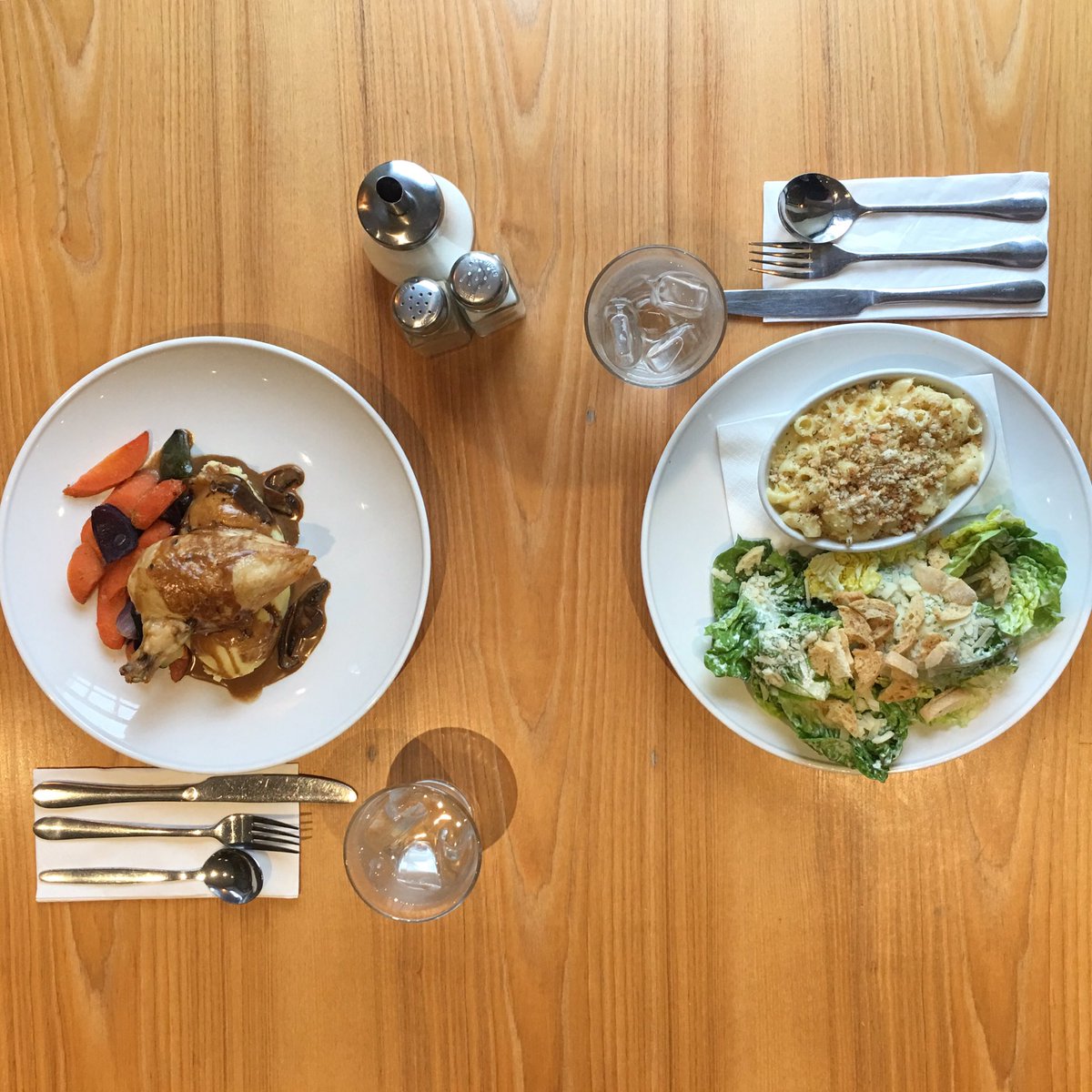 #tablesituation <a href="/No9Barronstrand/">No.9 Barronstrand St</a> 👌
😍
🍲
#tastesofireland