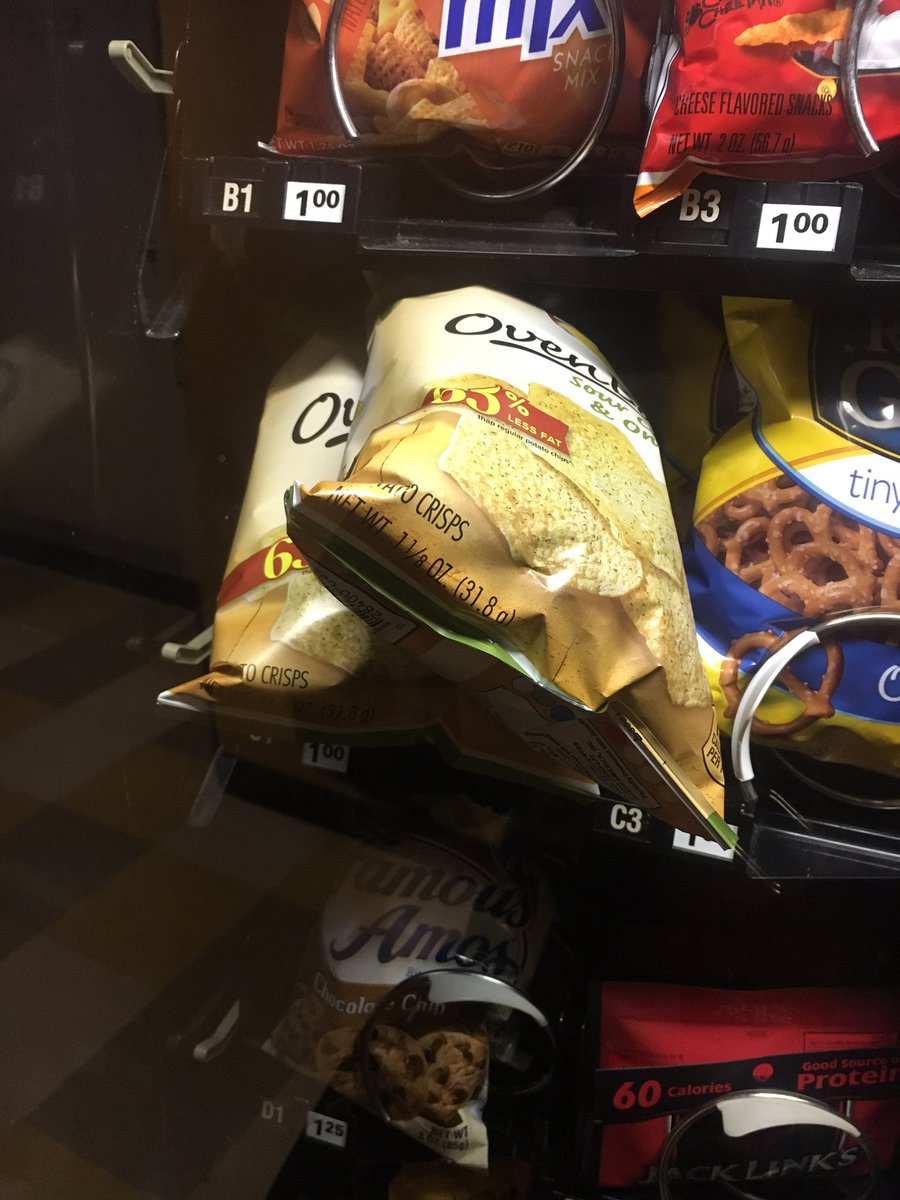 EvieEevee's tweet image. I hate everything right now #lays #pleasecomeout #whyme