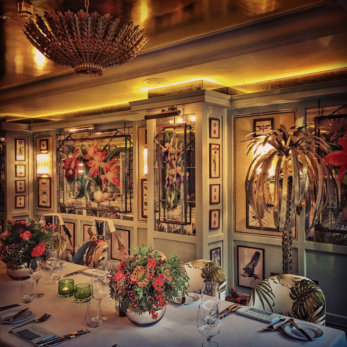 What a fantastic space @IvyChelsGarden @CapriceHoldings - snapped by @paulwf #theivy #chelsea