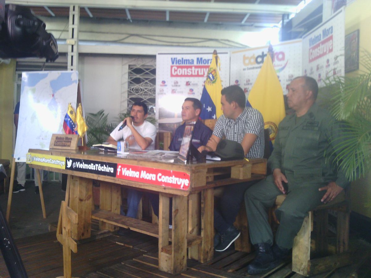 Corpotachira_'s tweet photo. #VielmaMoraConstruye finalizó #Programa120 con un ejemplo de solidaridad y hermandad para con los desplazados colombianos en nuestra región. https://t.co/894bk2KQEr