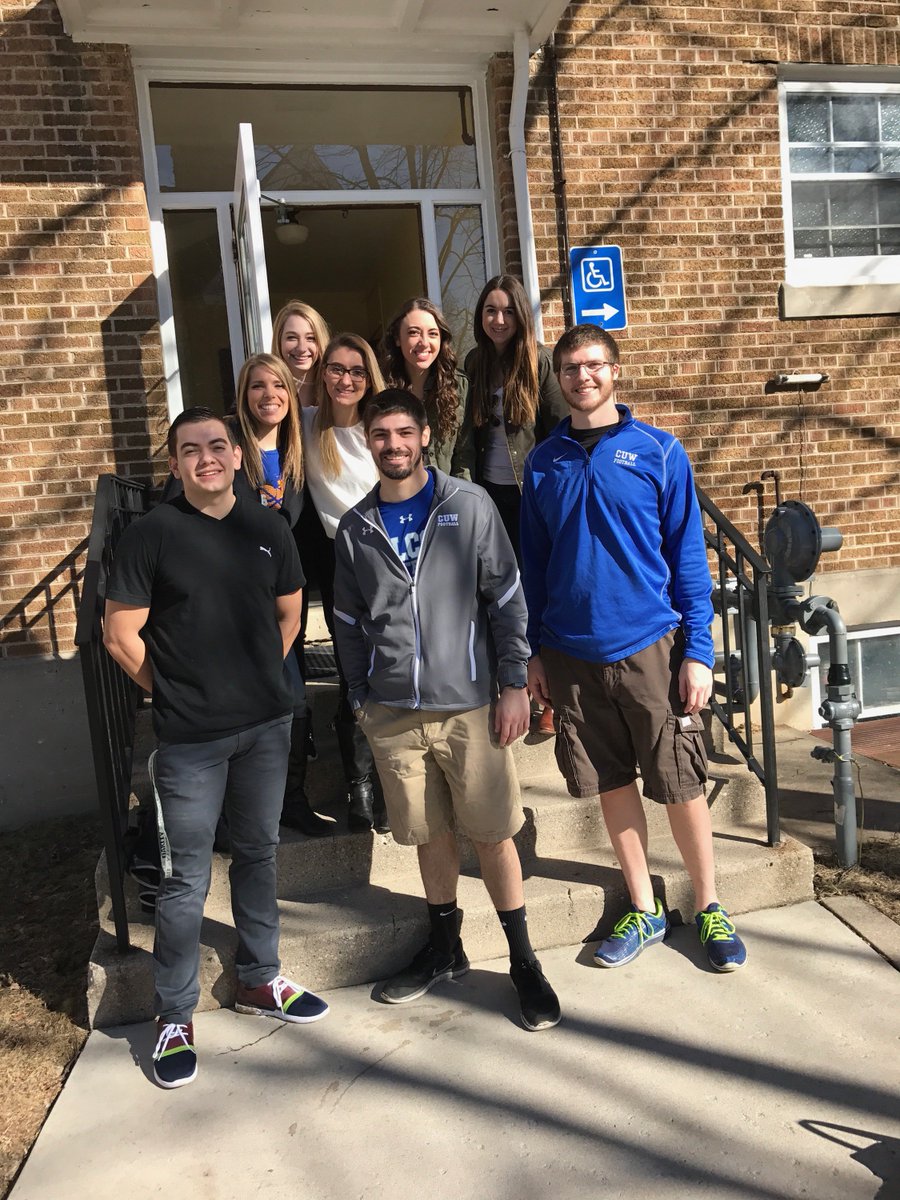 ConcordiaHEM's tweet photo. A successful parade put on by some of the #cuwhem and #cuwseb students #cedarburgfestivals https://t.co/utp1Wen1jm