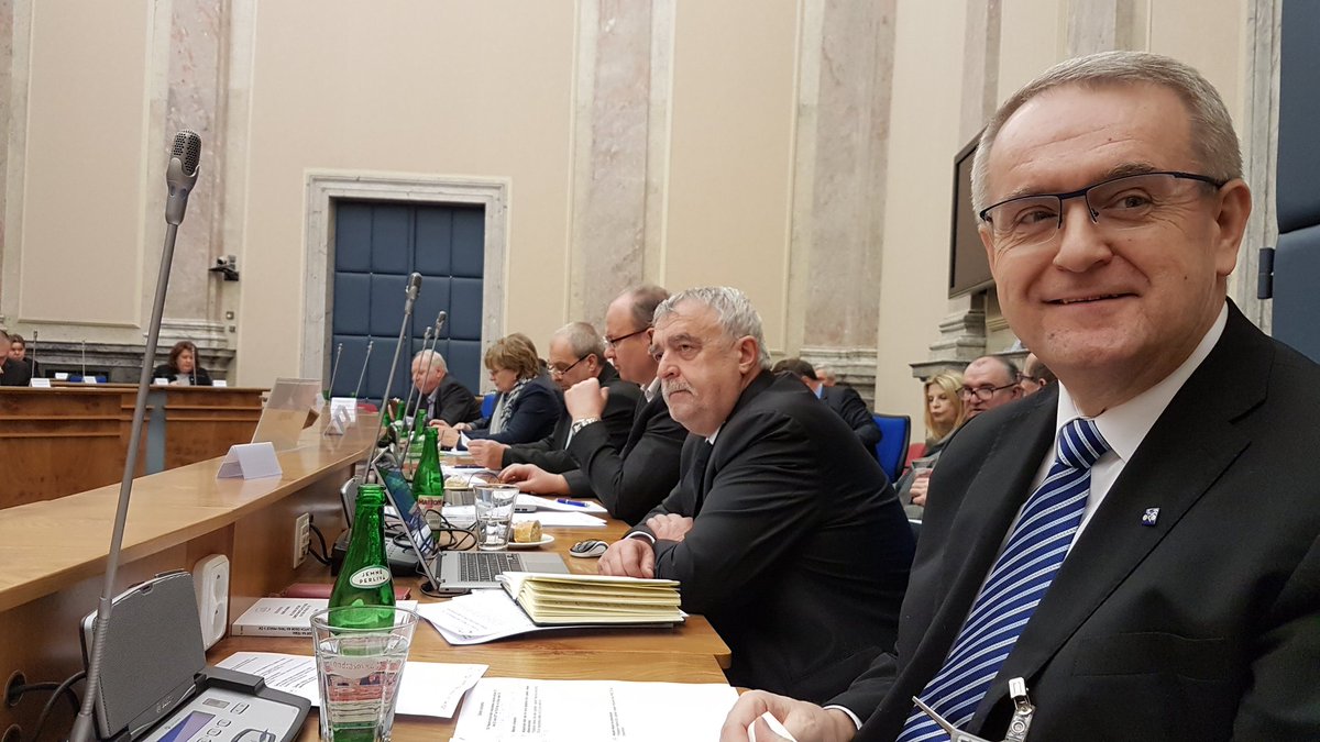 JStredula's tweet photo. Jednání @tripartita_cz právě projednává #digiczech a nasledkvat bude zdravotnictví, OKD a veřejná doprava https://t.co/HpwCOZw49S