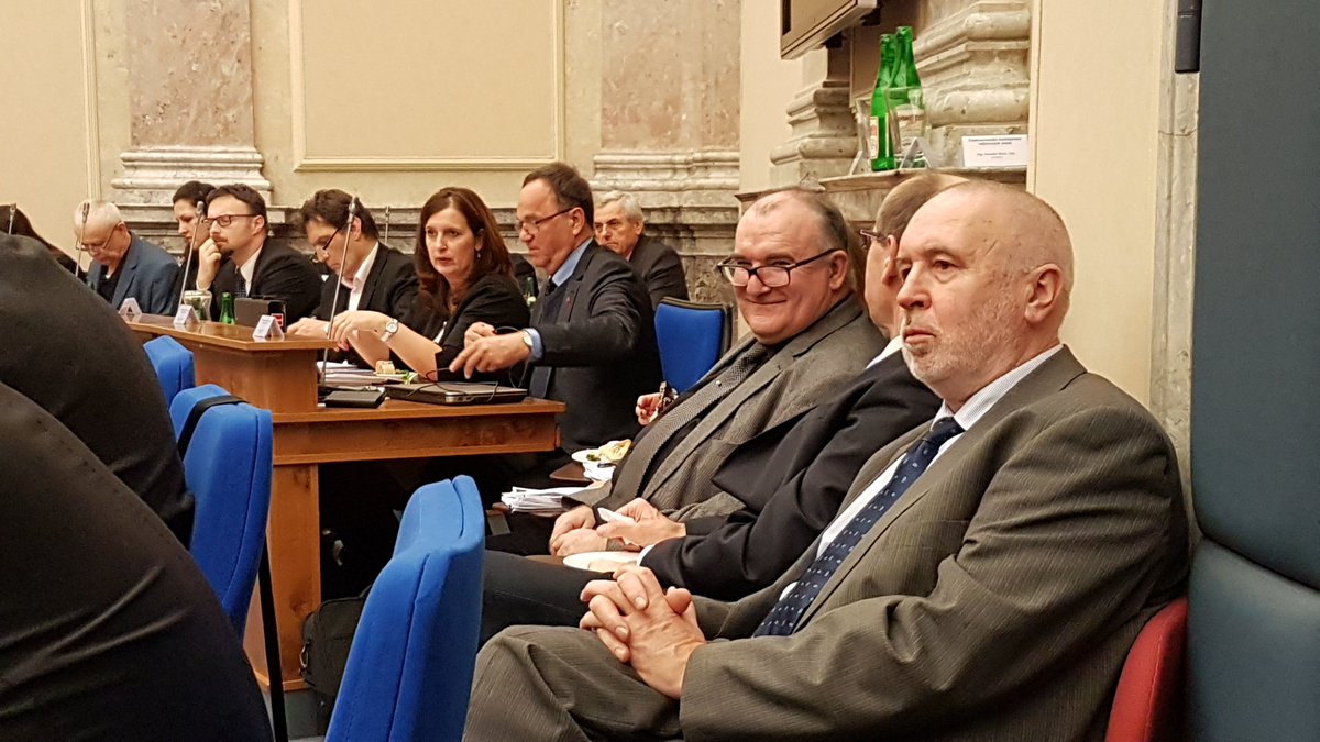 JStredula's tweet photo. Jednání @tripartita_cz právě projednává #digiczech a nasledkvat bude zdravotnictví, OKD a veřejná doprava https://t.co/HpwCOZw49S