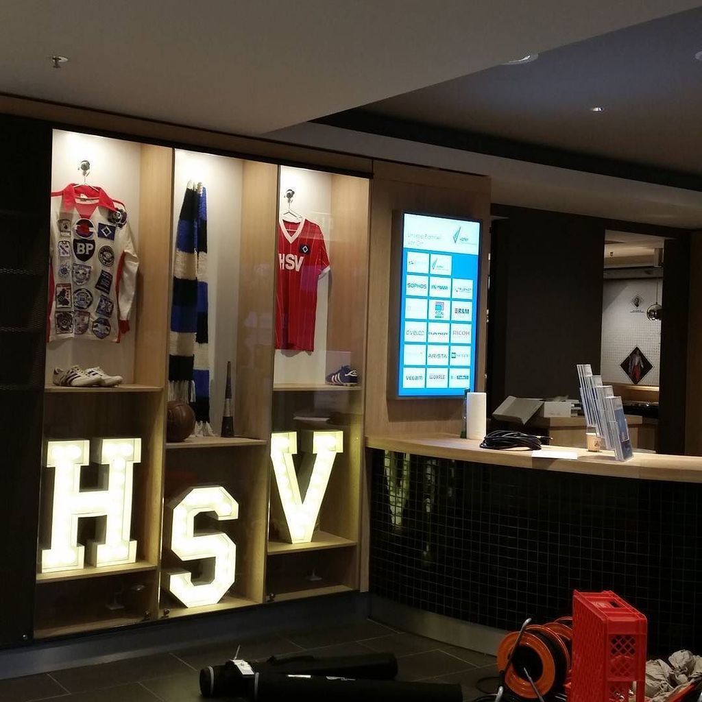 Dicide_de's tweet photo. #Aufbau zum IT Symposium der Vater Gruppe #dicide #HSV #volksparkstadion https://t.co/ilNv2Cl6dY