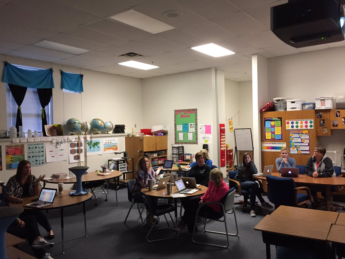 AmyHolderman2's tweet photo. 🐻🐾Thank you @Mrswhite5th for sharing Digital Learning Tools @BennettBears today for our PD Learning! #bearslearn #bearshine @padlet https://t.co/Gks9VVweqK