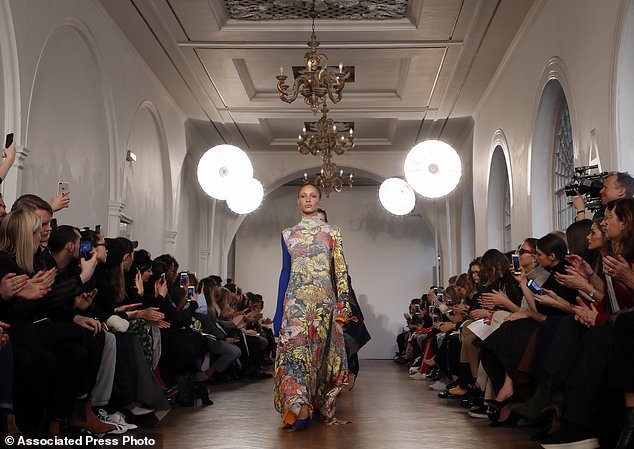 Solalights's tweet photo. #Pringle and #Briese together again #AW17 #LFW #Solalights https://t.co/VyieZ0CuEF