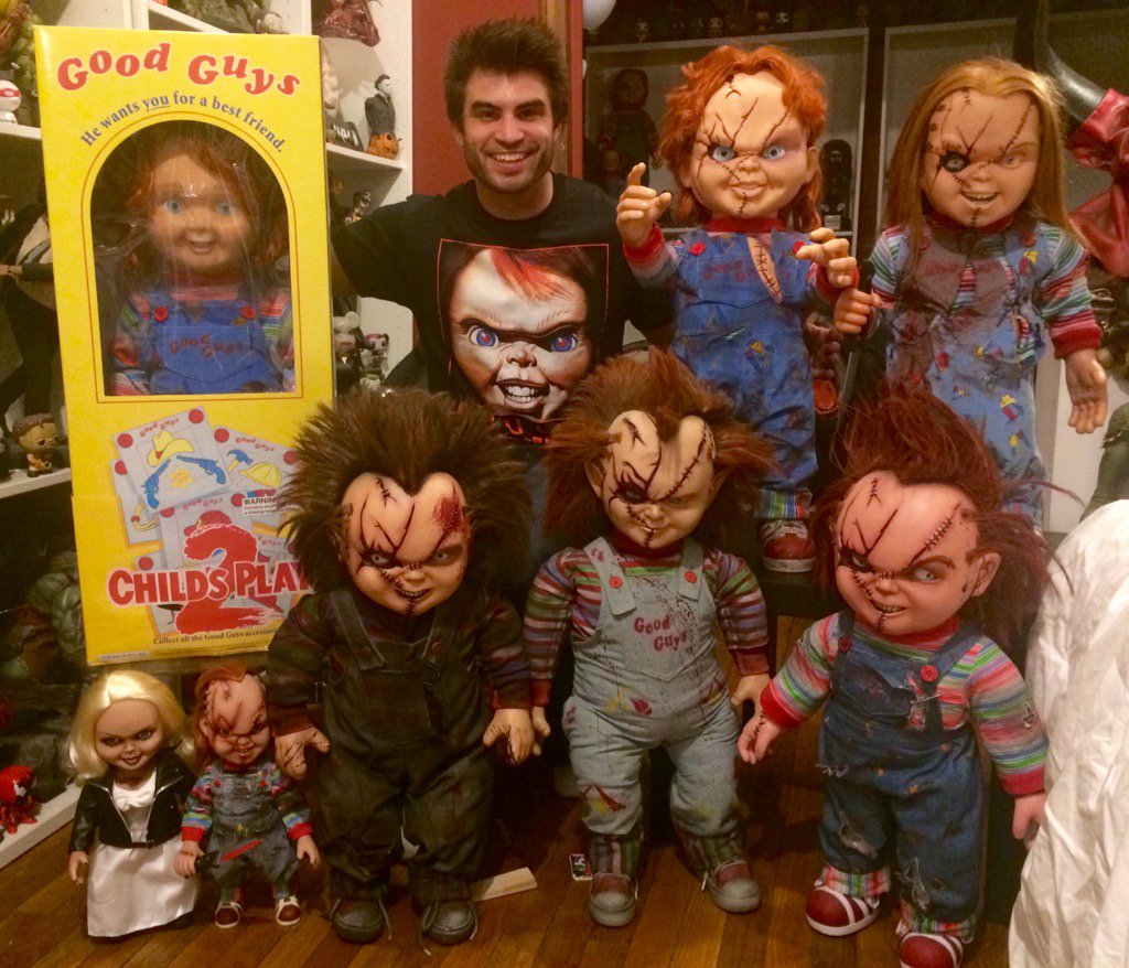 HorrificFinds's tweet photo. Finally my life-size #Chucky collection is complete! @RareHorror @ChuckyIsReal #horrificfinds #horror https://t.co/24Y293omWv