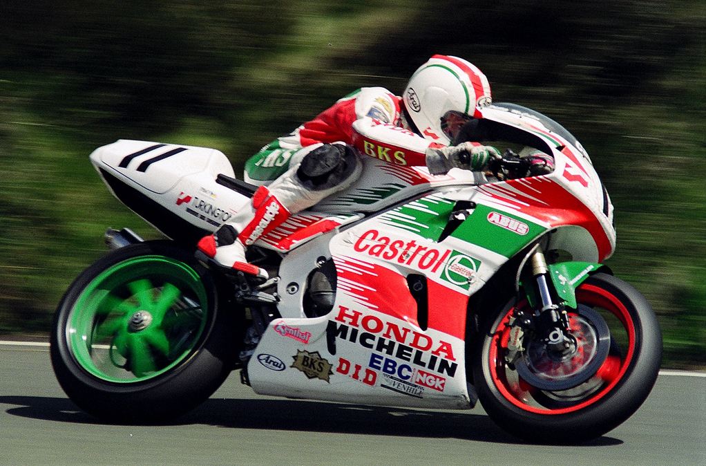 MrPaulhull71's tweet photo. #IOMTT #1994 #PHILIPMCCALLEN #SUPERMAC #LEGEND @drummerthethird @Wab1William @stephen_390 @Cojo_390 @RoadRacing0 @Evansracing68 https://t.co/BVOwDp2KYf