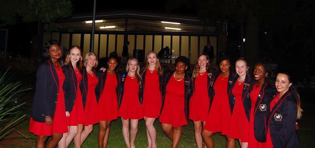 There's a shade of red for every woman - Audrey Hepburn ❤🐘
#RedMonday #HK2016_2017 #JasterLove #ResPride #WearingRedSince1965