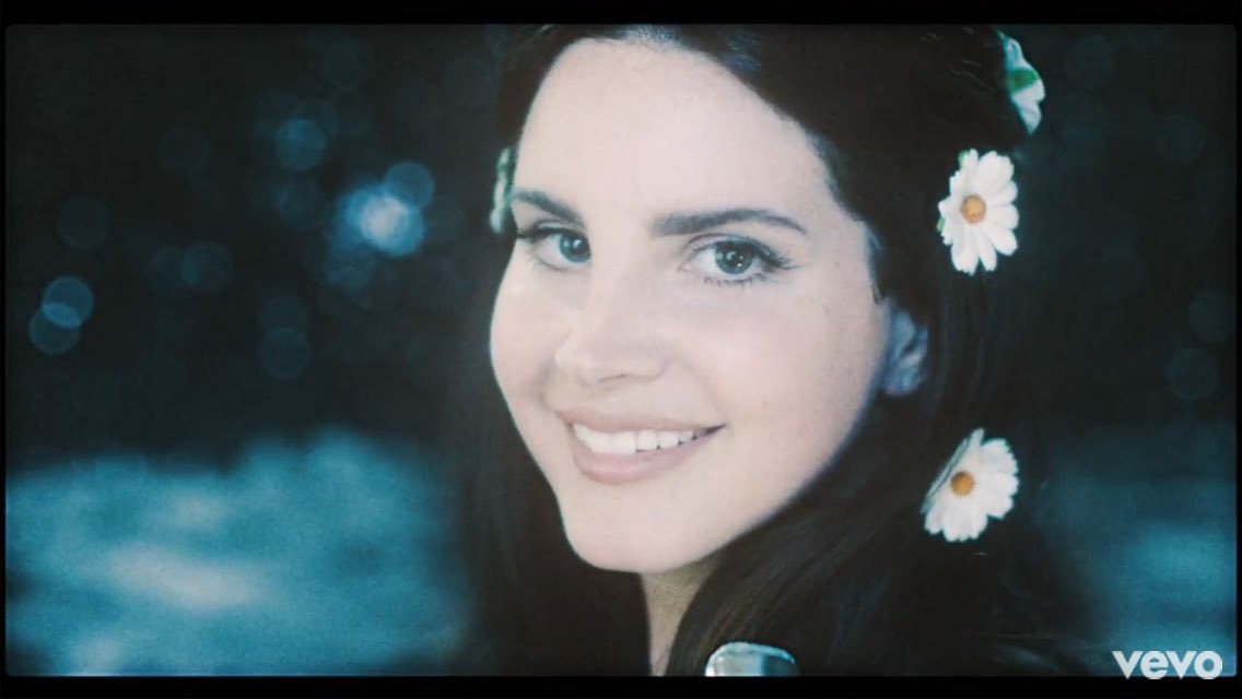 bbyblueflower's tweet photo. Holyyyyyyy ,Lana you look sp freaking beautiful 💓💓💓💓💓💓 @LanaDelRey https://t.co/VYTrF9ChHC