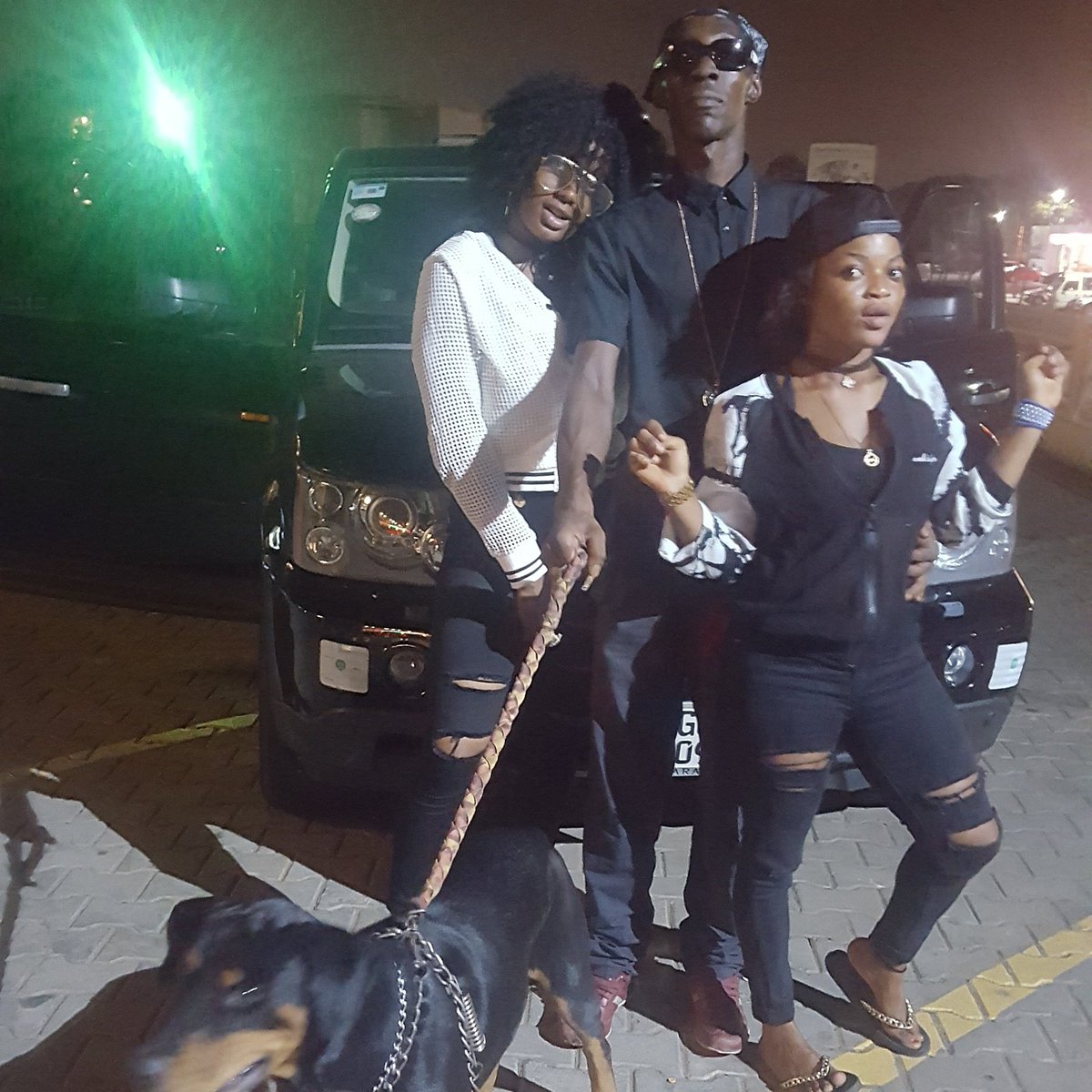 008xBionic's tweet image. SK Boss video shoot with ma 9ja gallies and actor/dog Zeus from Botswana 💡📹🎬