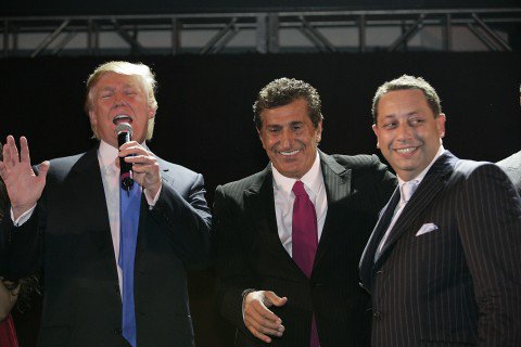 AntonymTrump's tweet photo. HAPPY PRESIDENTS DAY - #MAGA NOTHING TO SEE HERE! NO IDEA WHO @felixsater IS. BELIEVE ME... PLEASE? PERJURY IS A BITCH! #resist #PressOn https://t.co/5gv19T8lVl