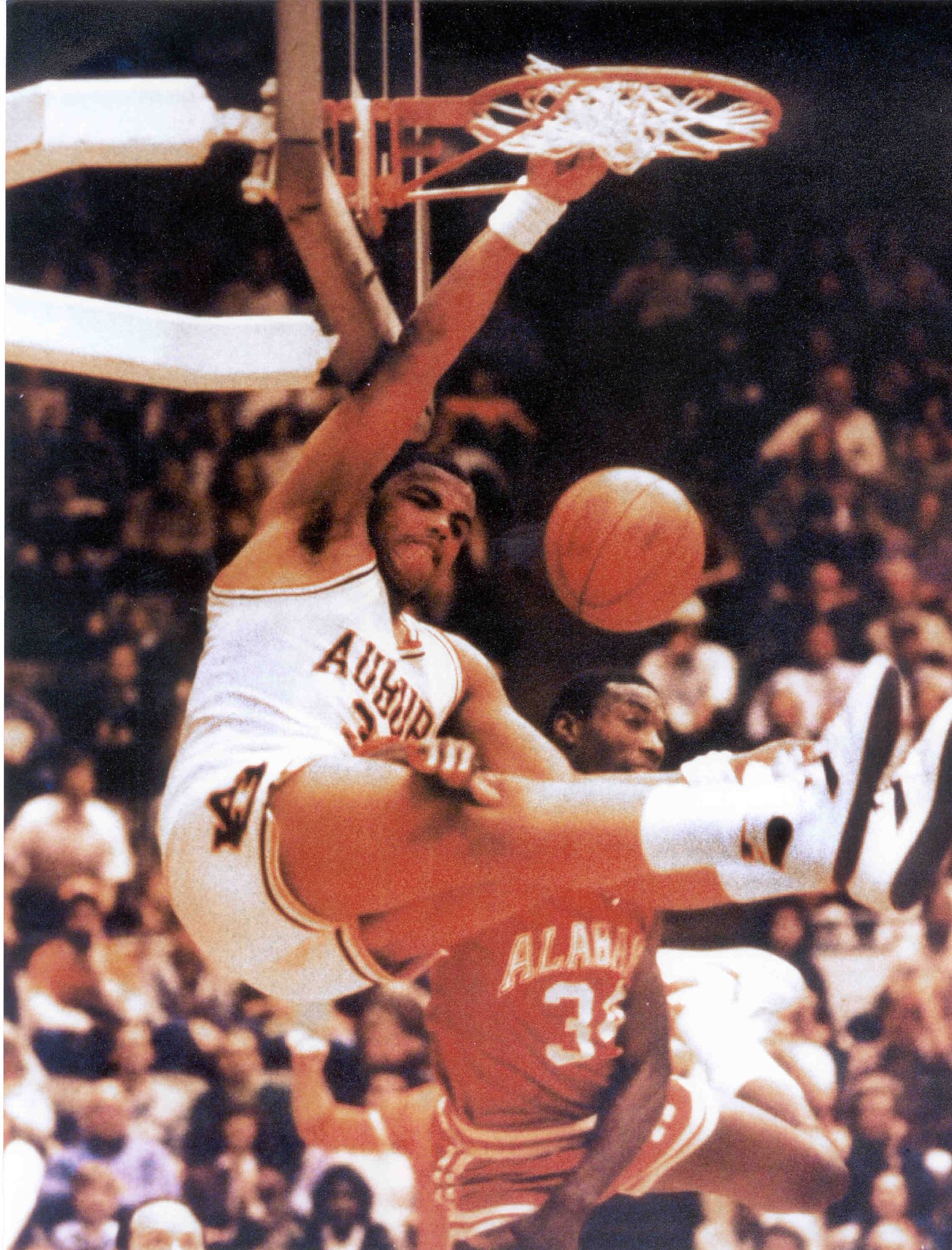 To wish former Auburn All-American & Hall of Famer Charles Barkley a Happy Birthday 