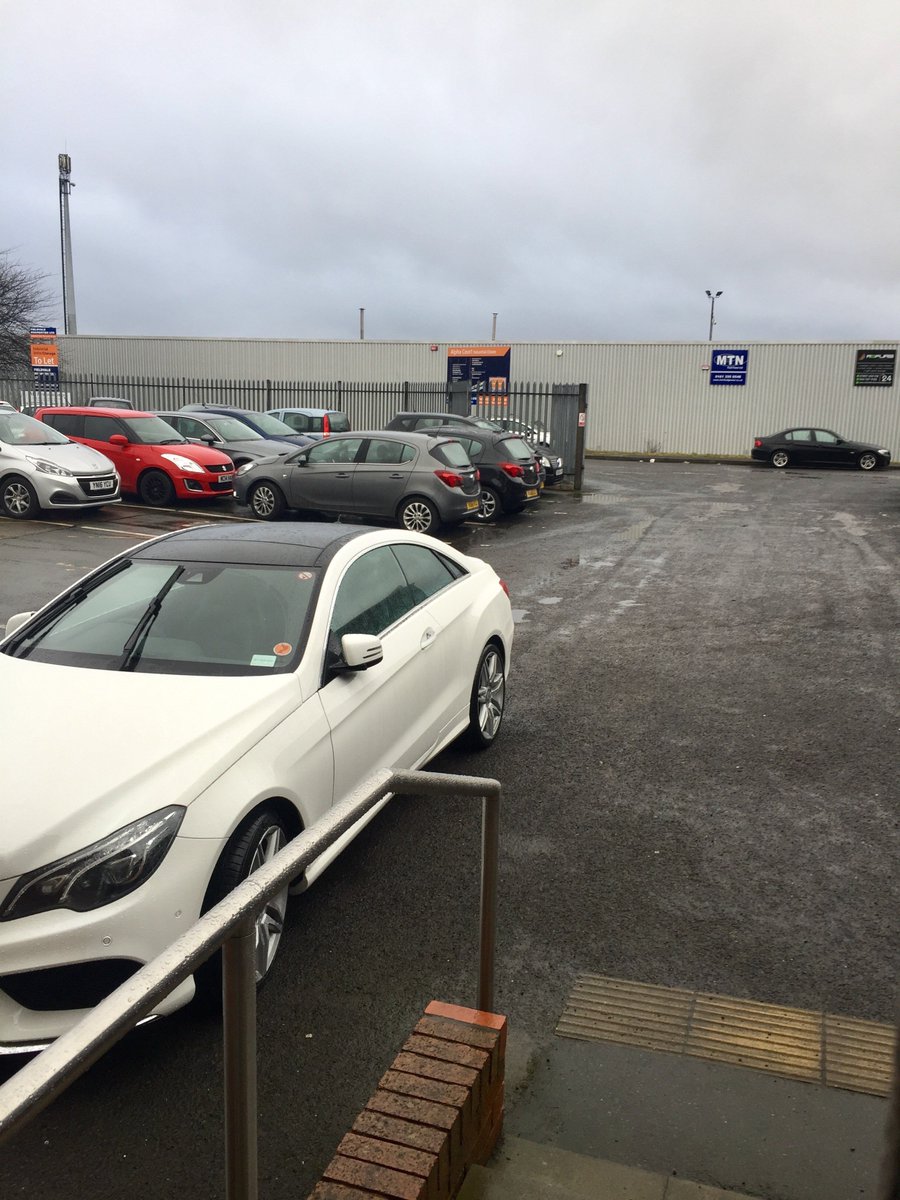 SMBAccRepairs's tweet photo. Abit dull onsite today in Denton 😢 but the show goes on! #SMB #CarRepair #Manchester https://t.co/h9U4V41T87