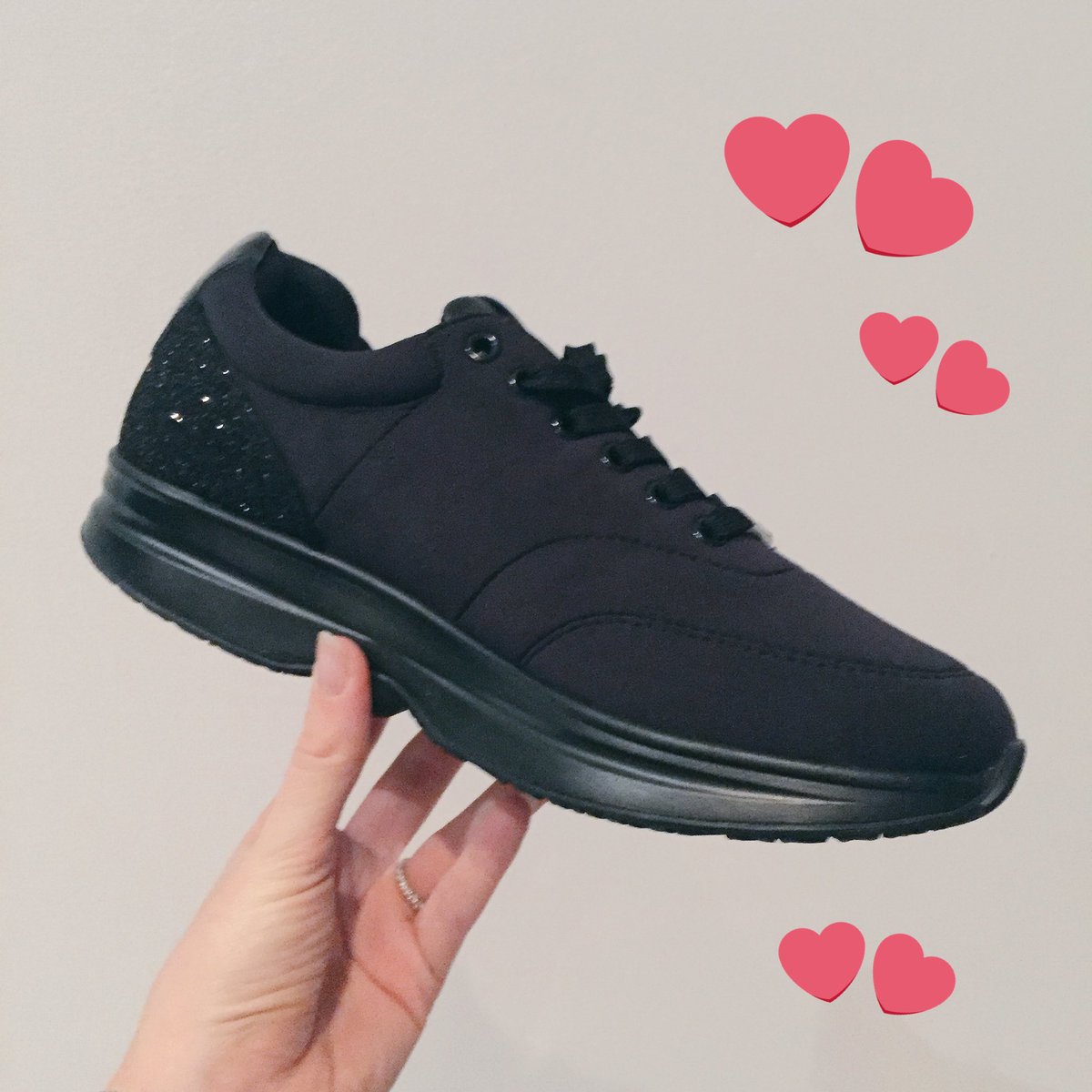 SeenaMusic's tweet photo. Yes #NYC spring is here ☀️😍 #Sneakerweather ✅ Love my #Gaitline #sneakers 💫 Check them out at @eneslow_shoes #glitterheel #sponsored https://t.co/uZrBzee8Ag