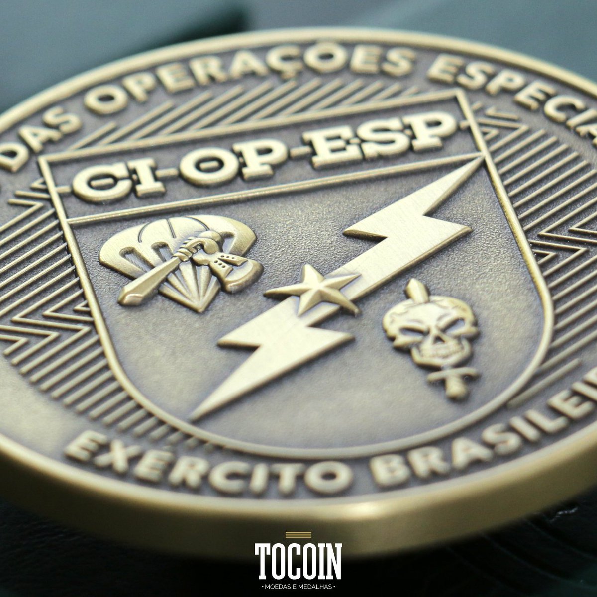 TocoinMoedas's tweet photo. A #challengecoin que criamos para o #comandos é sempre muito apreciada. Confira todos os detalhes dela aqui: https://t.co/kcKVCiYt85. https://t.co/k9utx99Asp