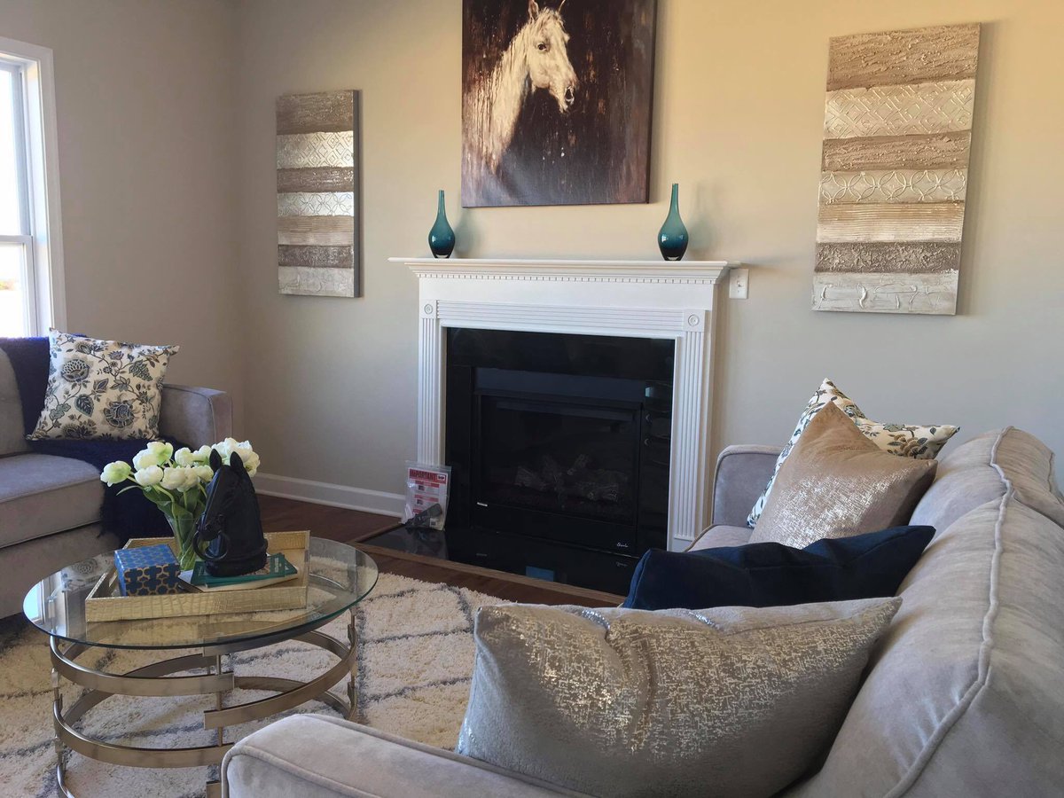 StagedAbove's tweet photo. #stagedabove #homestaging #stagerlife #homestager #martinsburgwv
#stagingstudio #hagerstownmd #frederickmd # #stagingworks https://t.co/CqoHMCVI1G