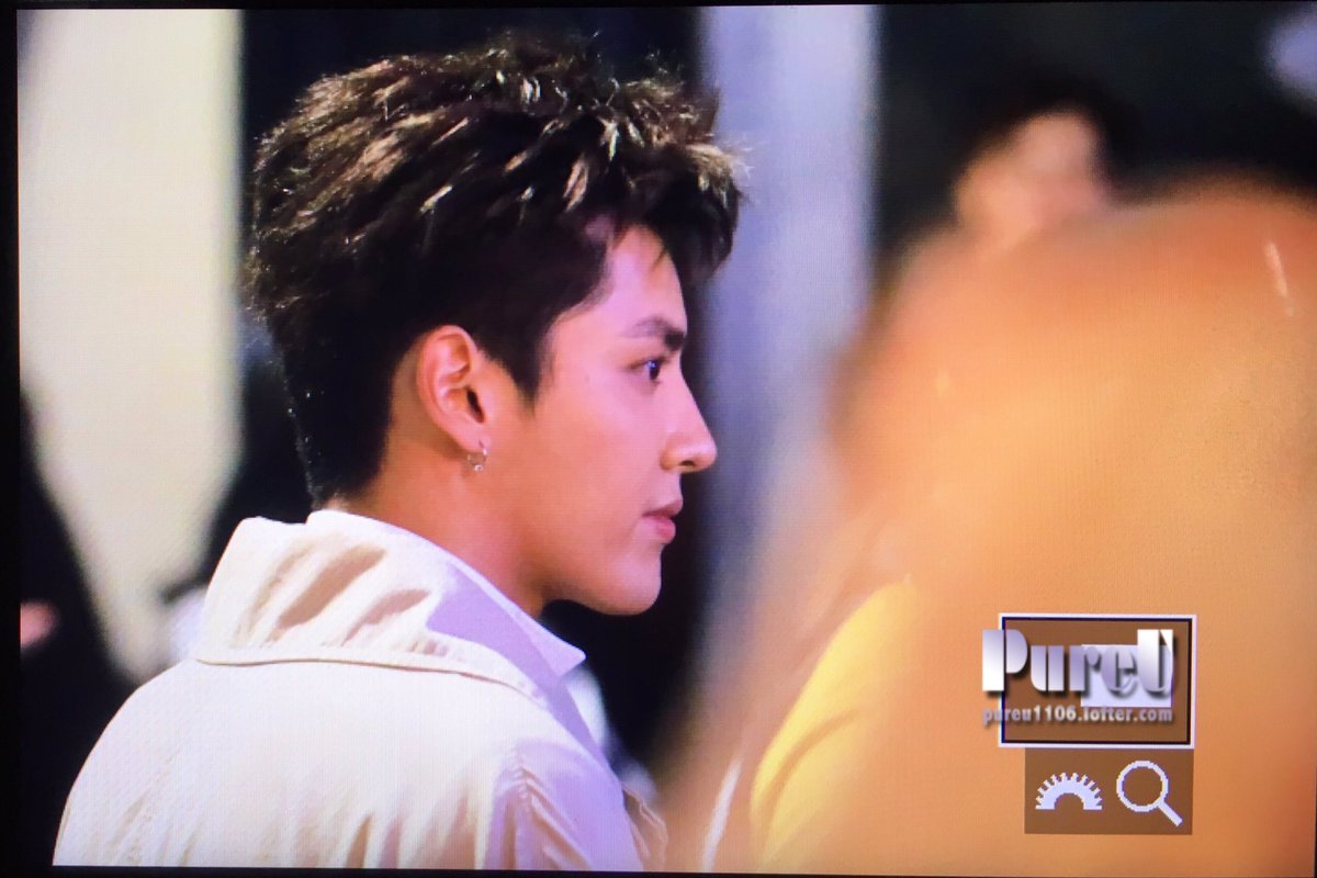 PureU_kris's tweet photo. 170220 Burberry Show finish #KrisWu #BurberryShow #LFW #WuYifan #londonfashionweek https://t.co/Ye2Omtgp0u