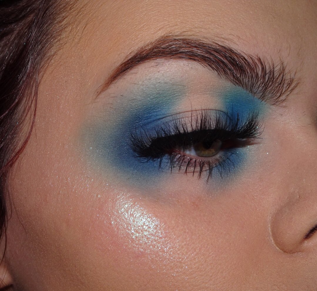 kelsfergo_'s tweet photo. how annoying am i on a scale of 1-10 with my shit make up ?¿ https://t.co/DutJE1rJ3v