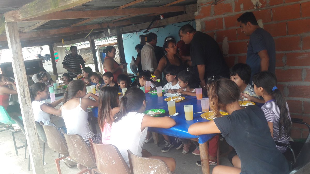 RDenuchi's tweet image. Visitando el comedor "la mesa de todos"en barrio busetich jose c paz...